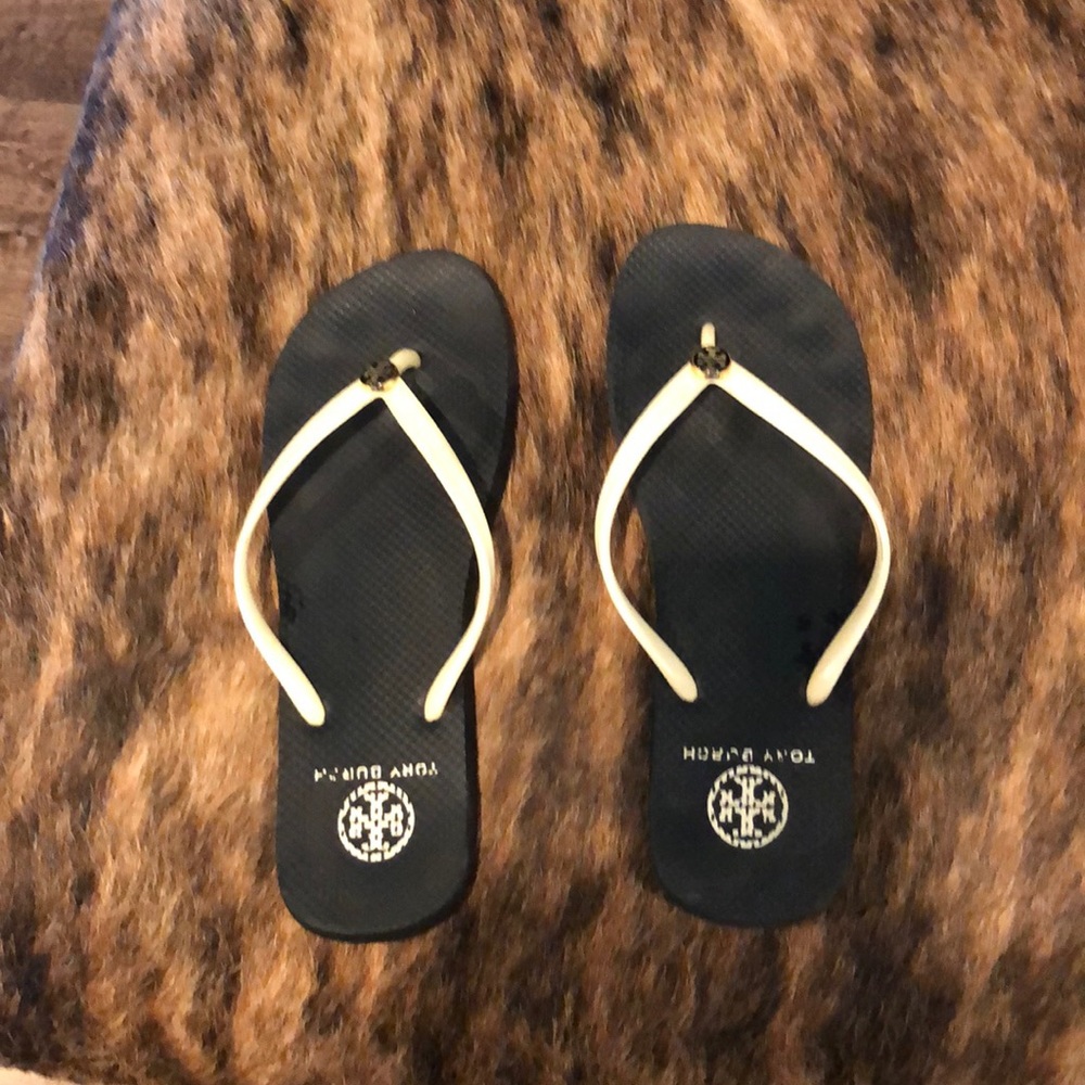 TORY BURCH FLIP FLOPS SIZE 9 PRE OWNED